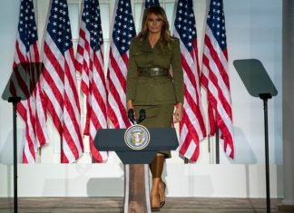 Le discours très réussi de Melania Trump (détail) Le discours très réussi de Melania Trump (détail)