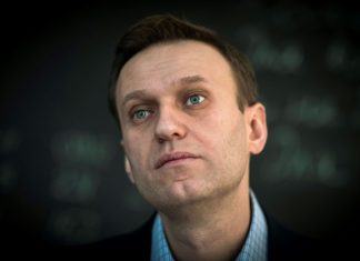 L’opposant russe Alexeï Navalny hospitalisé pour « empoisonnement » (détail) L'opposant russe Alexeï Navalny hospitalisé pour "empoisonnement" (détail)
