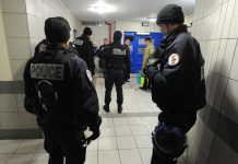 Paris : Trois policiers blessés dans une intervention (détail) Paris : Trois policiers blessés dans une intervention (détail)