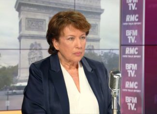 Roselyne Bachelot nie tout passe-droit pour le parc du Puy Fou (détail) Roselyne Bachelot nie tout passe-droit pour le parc du Puy Fou (détail)
