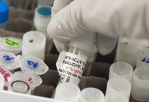 AstraZeneca suspend les essais cliniques de son vaccin (détail) AstraZeneca suspend les essais cliniques de son vaccin (détail)