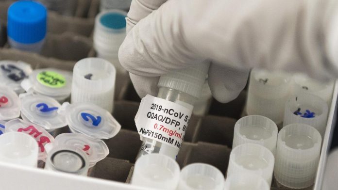 AstraZeneca suspend les essais cliniques de son vaccin (détail)