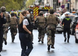 Attaque à Paris en direct : deux blessés, deux suspects interpellés (détail) Attaque à Paris en direct : deux blessés, deux suspects interpellés (détail)