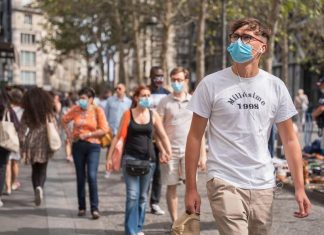 L’Italie envisage de généraliser le port du masque à l’extérieur (détail) Coronavirus : Le masque ne sera plus obligatoire dans les cours d’école dès ce jeudi