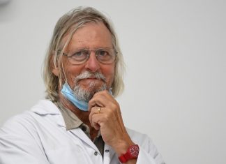 Didier Raoult visé par une plainte devant l’ordre des médecins (détail) Didier Raoult visé par une plainte devant l'ordre des médecins (détail)