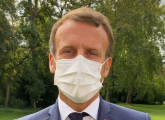 Emmanuel Macron épinglé pour une faute de français (Vidéo) Emmanuel Macron épinglé pour une faute de français (détail)