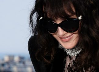Isabelle Adjani : sa déclaration d’amour aux deux hommes de sa vie (détail) Isabelle Adjani : sa déclaration d’amour aux deux hommes de sa vie (détail)