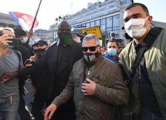 Jean-Marie Bigard expulsé de la manifestation des gilets jaunes (détail) Jean-Marie Bigard expulsé de la manifestation des gilets jaunes