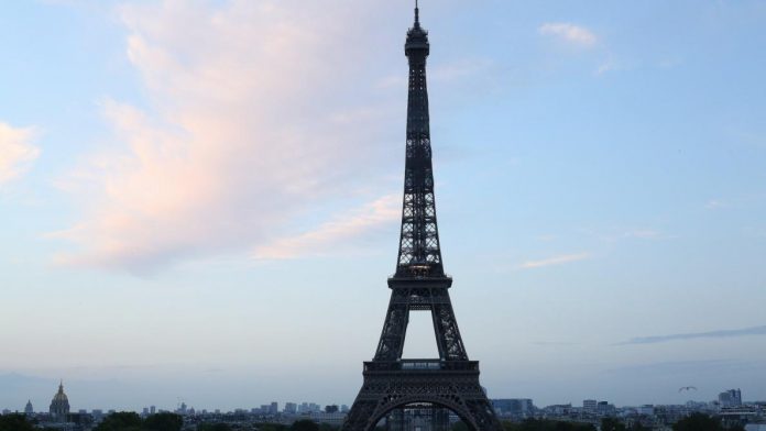 La tour Eiffel rouverte après une alerte à la bombe (détail)