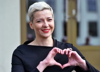 L’opposante Kolesnikova déchire son passeport pour éviter l’exil forcé (détail) L’opposante Kolesnikova déchire son passeport pour éviter l’exil forcé (détail)