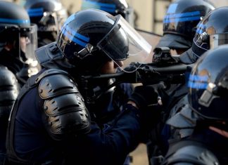 Maintien de l’ordre : une nouvelle grenade, l’usage du LBD plus encadré (détail) Maintien de l’ordre : une nouvelle grenade, l’usage du LBD plus encadré (détail)