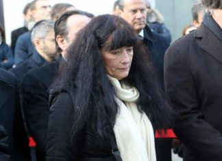 Marika Bret : La DRH de Charlie Hebdo exfiltrée de chez elle après des menaces Marika Bret : La DRH de Charlie Hebdo exfiltrée de chez elle après des menaces