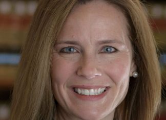 Qui est Amy Coney Barrett, la nouvelle juge nommée à la Cour Suprême ? Qui est Amy Coney Barrett, la nouvelle juge nommée à la Cour Suprême ?