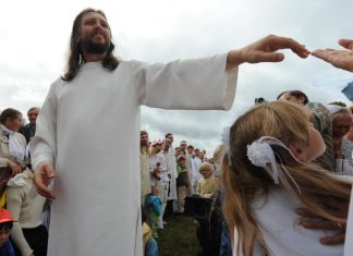 Russie : le «Jésus sibérien» arrêté par les forces spéciales (détail) Russie : le «Jésus sibérien» arrêté par les forces spéciales (détail)