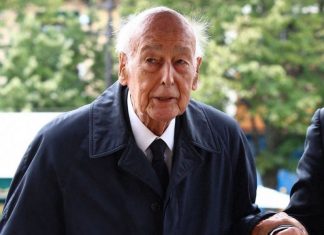 Valéry Giscard d’Estaing hospitalisé à Paris en réanimation (détail) Valéry Giscard d'Estaing hospitalisé à Paris en réanimation (détail)