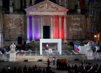 À la Sorbonne, l’hommage national à Samuel Paty (détail) À la Sorbonne, l'hommage national à Samuel Paty (détail)