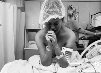 Chrissy Teigen et John Legend ont perdu leur bébé (détail) Chrissy Teigen et John Legend ont perdu leur bébé (détail)