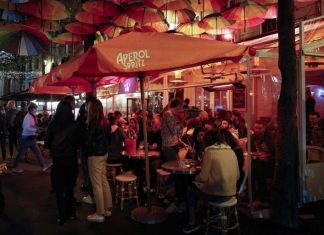 Covid-19 en France : Les bars et les cafés fermés à Paris Covid-19 en France : Les bars et les cafés fermés à Paris