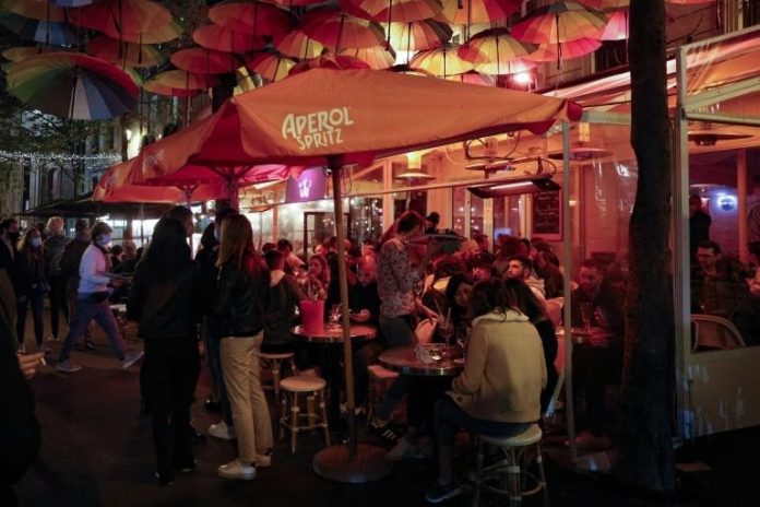 Covid-19 en France : Les bars et les cafés fermés à Paris