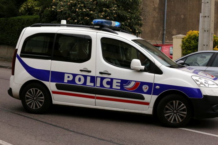 Essonne : un policier renversé par une voiture volée (détail)
