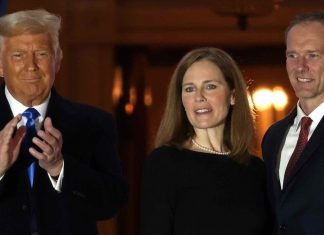 La juge Barrett confirmée à la Cour suprême, Trump jubile (détail) La juge Barrett confirmée à la Cour suprême, Trump jubile (détail)