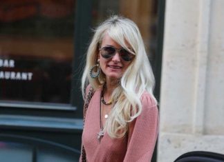 Laeticia Hallyday et Jalil Lespert en couple et déjà engagés ? (détail) Laeticia Hallyday et Jalil Lespert en couple et déjà engagés ? (détail)