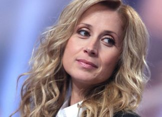 Lara Fabian victime de harcèlement sexuel : « Ça a été dur » (détail) Lara Fabian victime de harcèlement sexuel : "Ça a été dur" (détail)