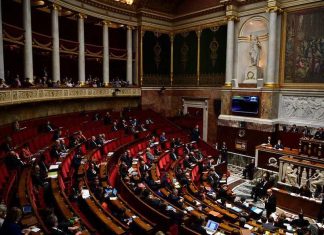 L’Assemblée nationale vote les milliards d’euros du plan de relance en première lecture (détail) L'Assemblée nationale vote les milliards d'euros du plan de relance en première lecture (détail)