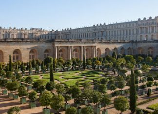 Le château de Versailles lance un appel aux dons (détail) Le château de Versailles lance un appel aux dons (détail)