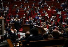 Les partis d’opposition fustigent « l’échec » de Macron (détail) Les partis d'opposition fustigent "l'échec" de Macron (détail)