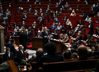 Les partis d’opposition fustigent « l’échec » de Macron (détail) Les partis d'opposition fustigent "l'échec" de Macron (détail)