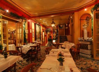 Les restaurants espèrent rester ouverts en zone d’alerte maximale (détail) Les restaurants espèrent rester ouverts en zone d'alerte maximale (détail)