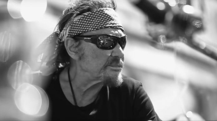 Nouveau clip inédit de Johnny Hallyday dévoilé
