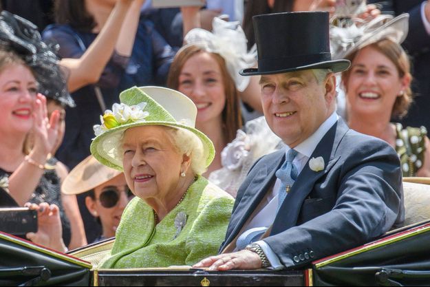 Prince Andrew : la reine Elizabeth II prend une décision lourde de sens contre son fils (détail)