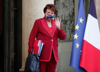 Roselyne Bachelot, « cas contact » Covid, se met à l’isolement (détail) Roselyne Bachelot, « cas contact » Covid, se met à l'isolement (détail)