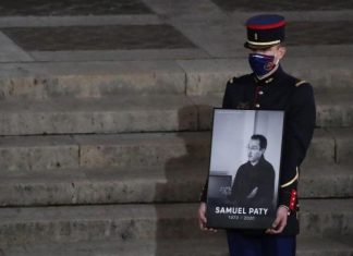 Samuel Paty : prison avec sursis pour l’étudiante qui a dit qu’il « méritait » de mourir (détail) Samuel Paty : prison avec sursis pour l'étudiante qui a dit qu'il "méritait" de mourir (détail)