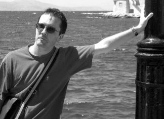 Samuel Paty : Un millier de personnes en hommage au professeur décapité Samuel Paty : Un millier de personnes en hommage au professeur décapité