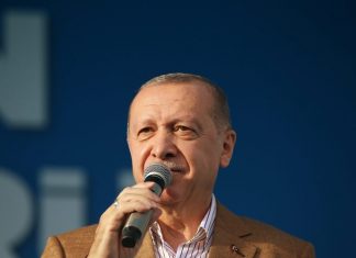 Une caricature d’Erdogan en slip en Une de Charlie Hebdo fait polémique en Turquie (détail) Une caricature d'Erdogan en slip en Une de Charlie Hebdo fait polémique en Turquie (détail)