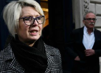 Affaire Daval : la mère d’Alexia souhaite un « bon séjour en prison » à l’accusé Affaire Daval : la mère d’Alexia souhaite un « bon séjour en prison » à l’accusé