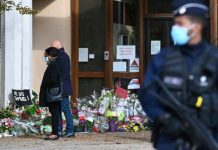 Attentat de Conflans : trois nouveaux suspects en garde à vue (détail) Attentat de Conflans : trois nouveaux suspects en garde à vue (détail)