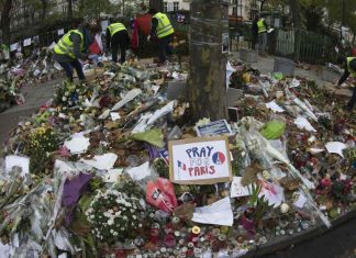 Attentats de Paris : Les rescapés « frustrés de ne pas pouvoir se réunir » Attentats de Paris : Les rescapés "frustrés de ne pas pouvoir se réunir"