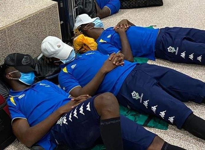 Aubameyang et les Gabonais ont passé la nuit à l'aéroport en Gambie (Photo)