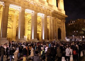 Confinement en France: la préfecture interdit une manifestation « pour la messe » Covid-19 en France : l'assouplissement du confinement se fera en trois étapes
