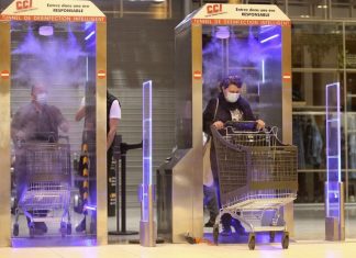 Coronavirus en Corse : un hypermarché installe des «tunnels de désinfection» Coronavirus en Corse : un hypermarché installe des «tunnels de désinfection»