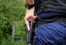 Darmanin écarte l’armement obligatoire des polices municipales (détail) Darmanin écarte l’armement obligatoire des polices municipales (détail)