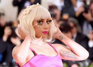 Lady Gaga bientôt à l’affiche d’un film avec Brad Pitt (détail) Lady Gaga bientôt à l’affiche d’un film avec Brad Pitt (détail)