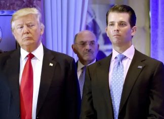 Le fils de Donald Trump testé positif au Covid-19 (détail) Le fils de Donald Trump testé positif au Covid-19 (détail)