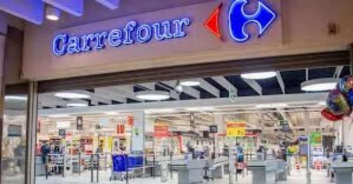 Le groupe Carrefour place ses salariés en chômage partiel (détail)