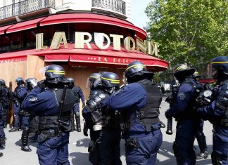 Le ras-le-bol des commerçants et des restaurateurs (détail) Le ras-le-bol des commerçants et des restaurateurs (détail)