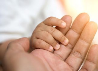 Le Sénat vote le doublement du congé paternité et les sept jours obligatoires (détail) Le Sénat vote le doublement du congé paternité et les sept jours obligatoires (détail)